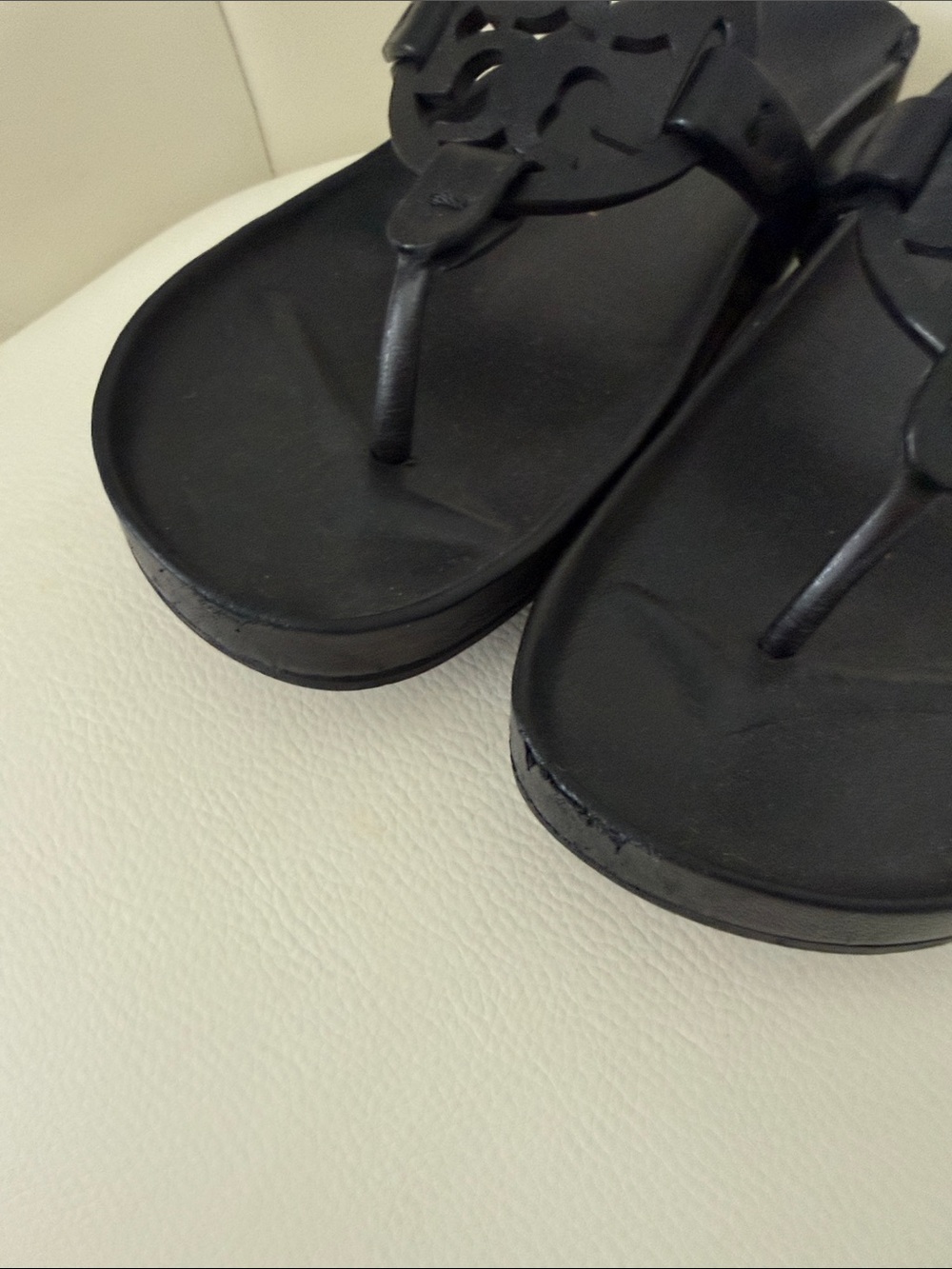 Tory Burch Miller Cloud Sandals Black Leather Logo Thong Sandals - Picture 12 of 14